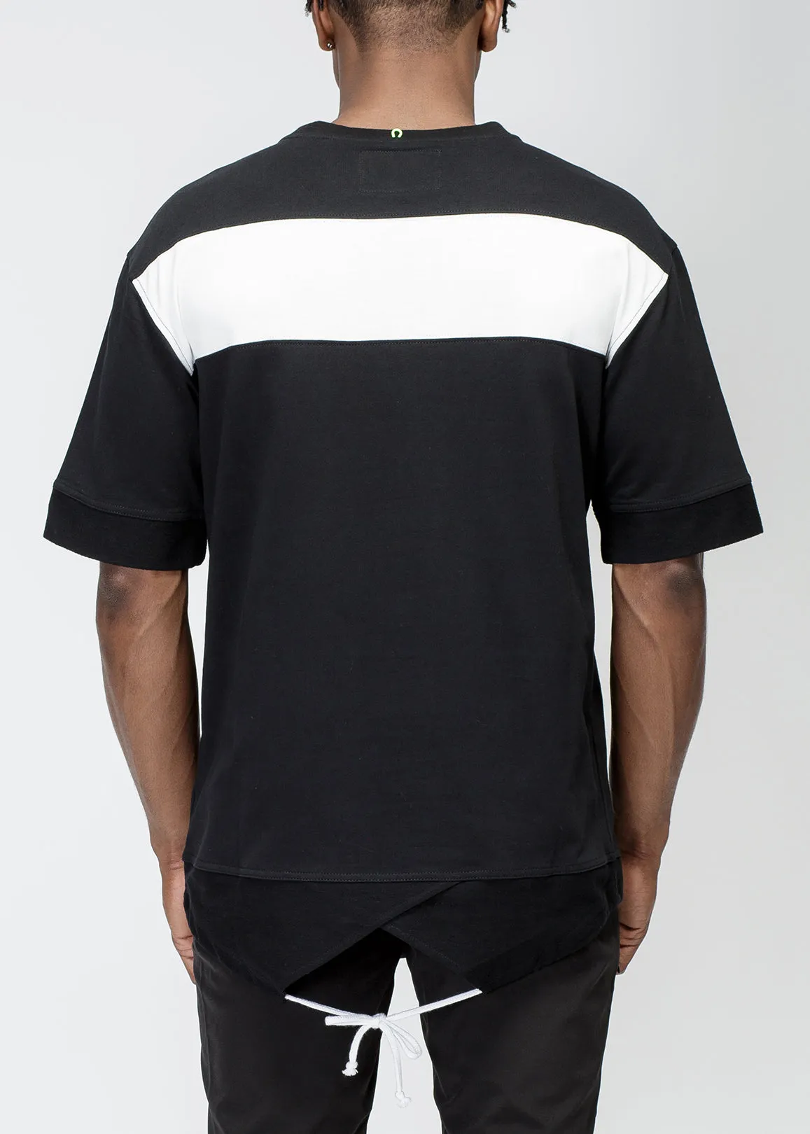 Konus Men's Cut Block Fishtail Tee in Black