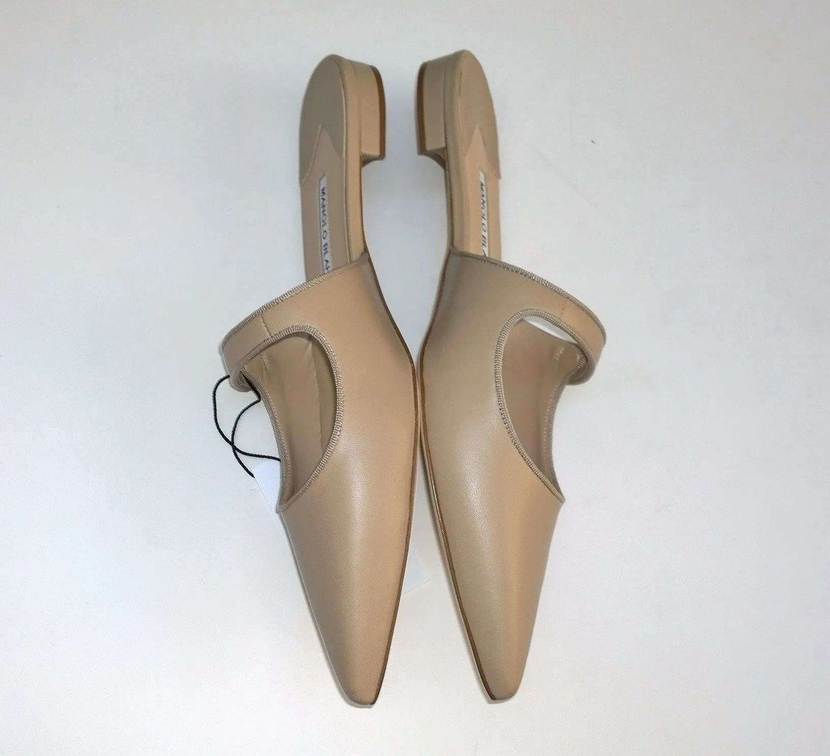 Manolo Blahnik Camparimu 20 Leather Mule Flats in Neutral Beige