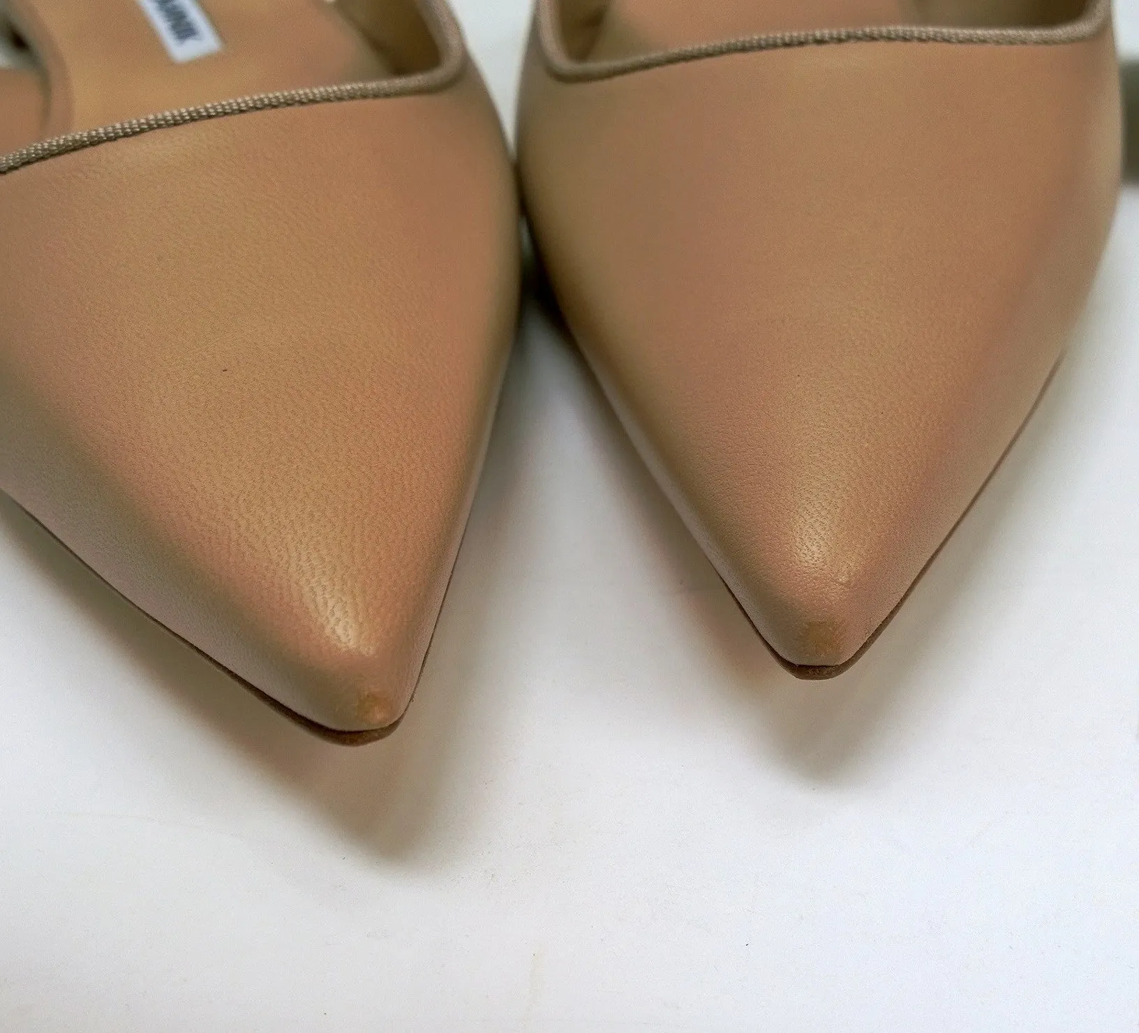 Manolo Blahnik Camparimu 20 Leather Mule Flats in Neutral Beige